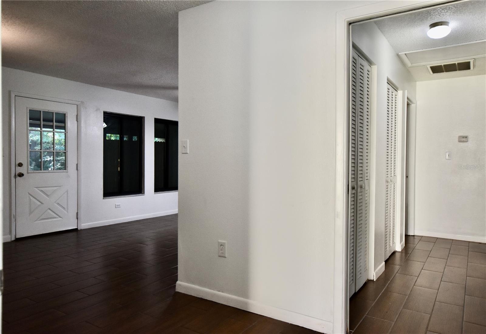 Entry - 361 LAKE HARRIS DR, LAKELAND