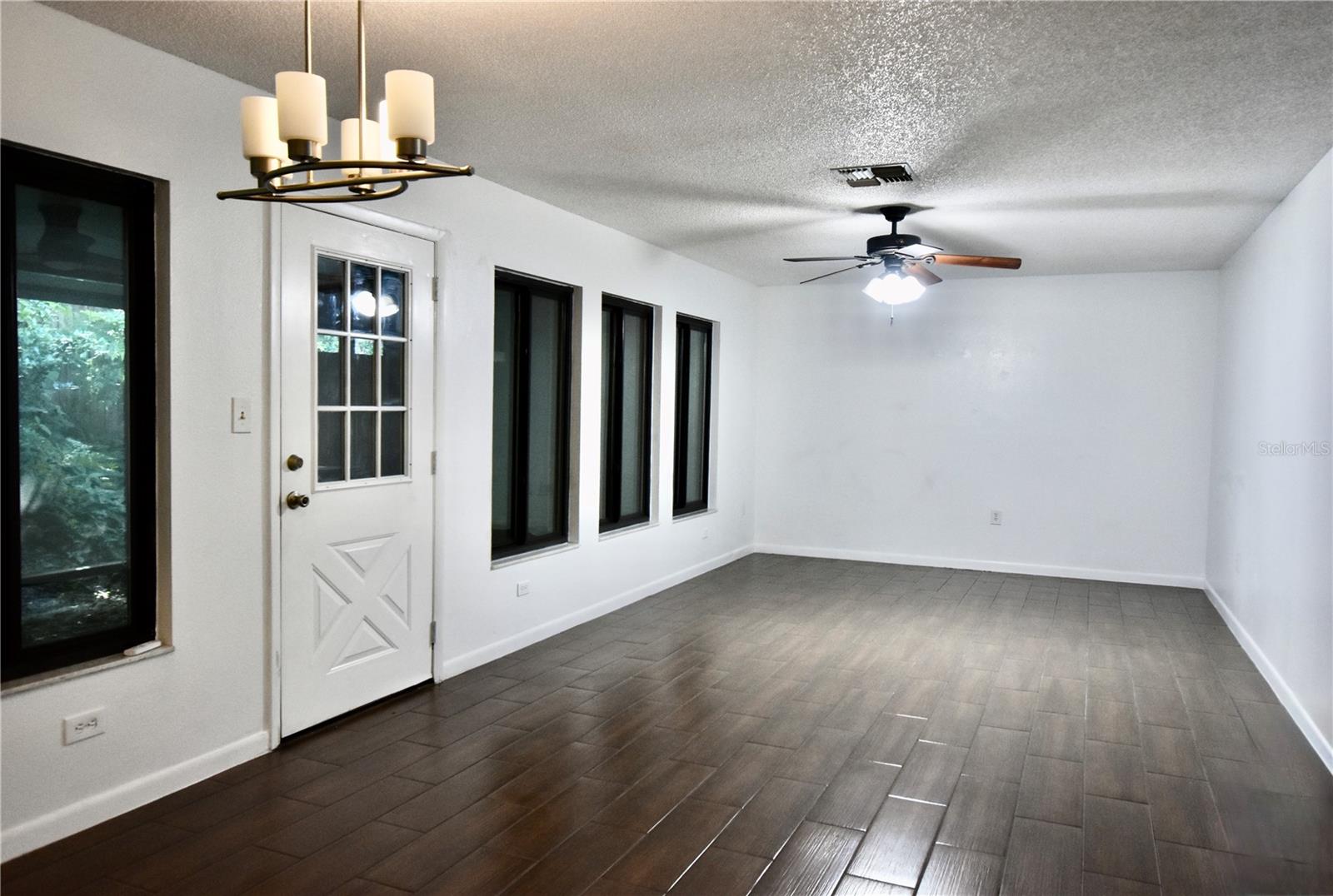 Dining/Living room - 361 LAKE HARRIS DR, LAKELAND