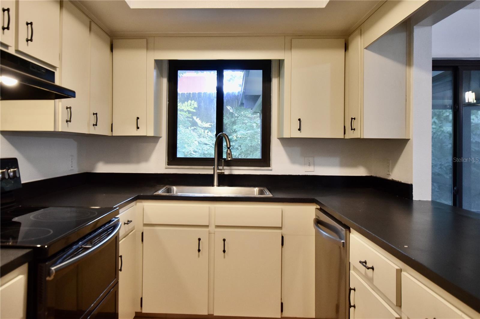 Half Duplex at 361 LAKE HARRIS DR, LAKELAND, photo 14 of 35