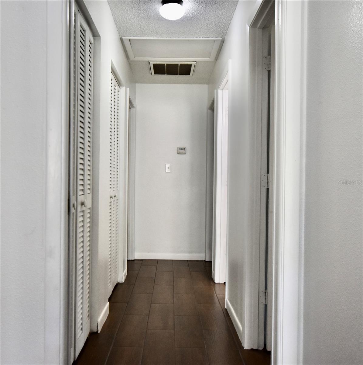 Hallway - 361 LAKE HARRIS DR, LAKELAND