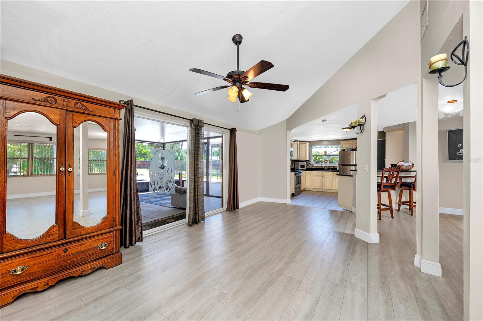 Single Family Residence at 7913 BEASLEY RD, TAMPA, photo 10 of 49