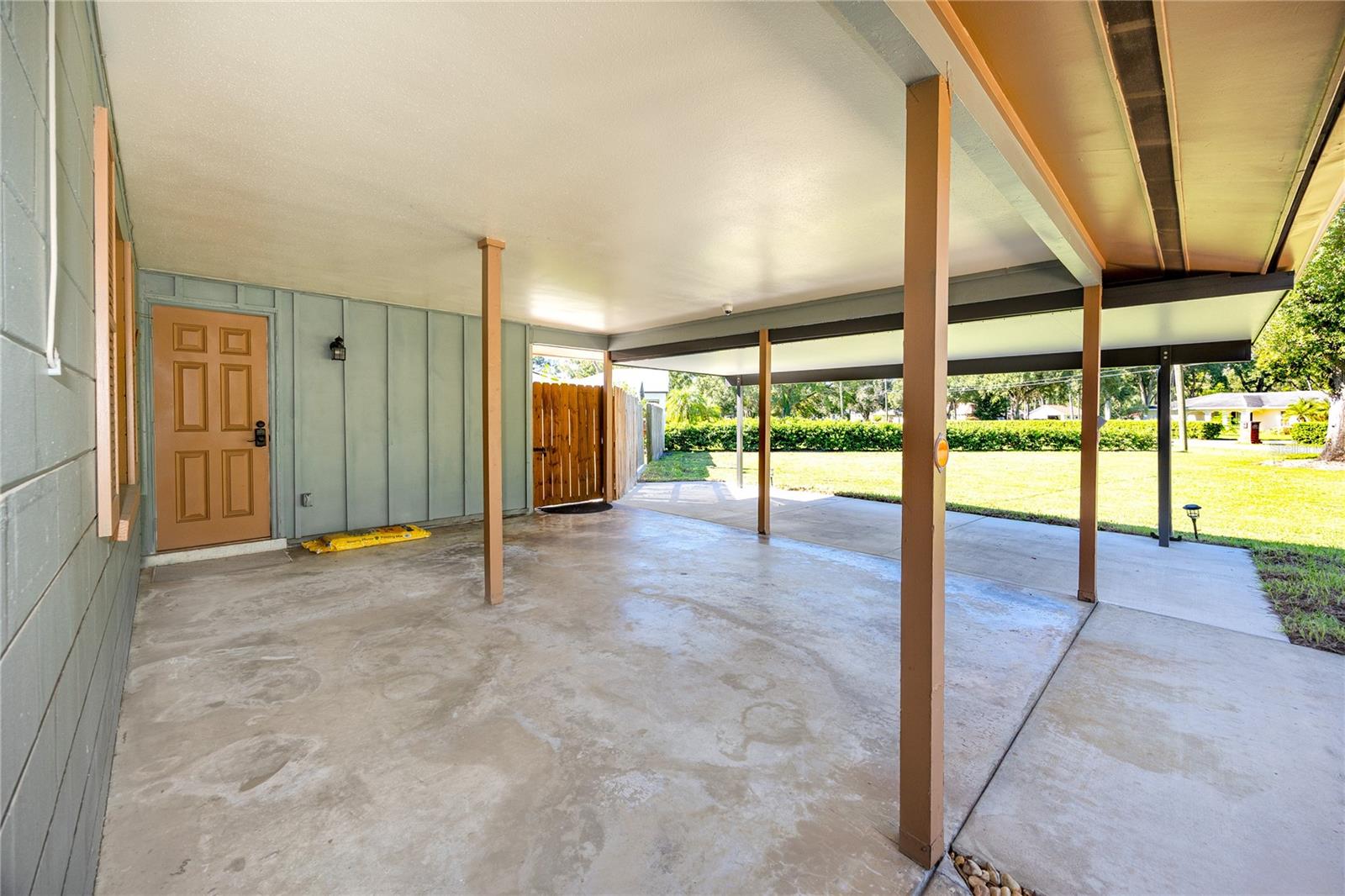 Single Family Residence at 7913 BEASLEY RD, TAMPA, photo 13 of 49