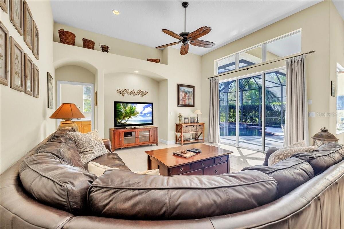 Single Family Residence at 14724 2ND AVENUE CIR NE, BRADENTON, photo 17 of 94