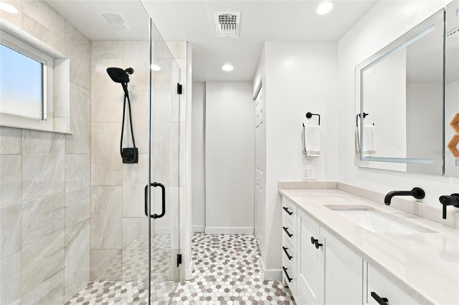 Primary Attached En-Suite - 1864 74TH AVE N, ST PETERSBURG