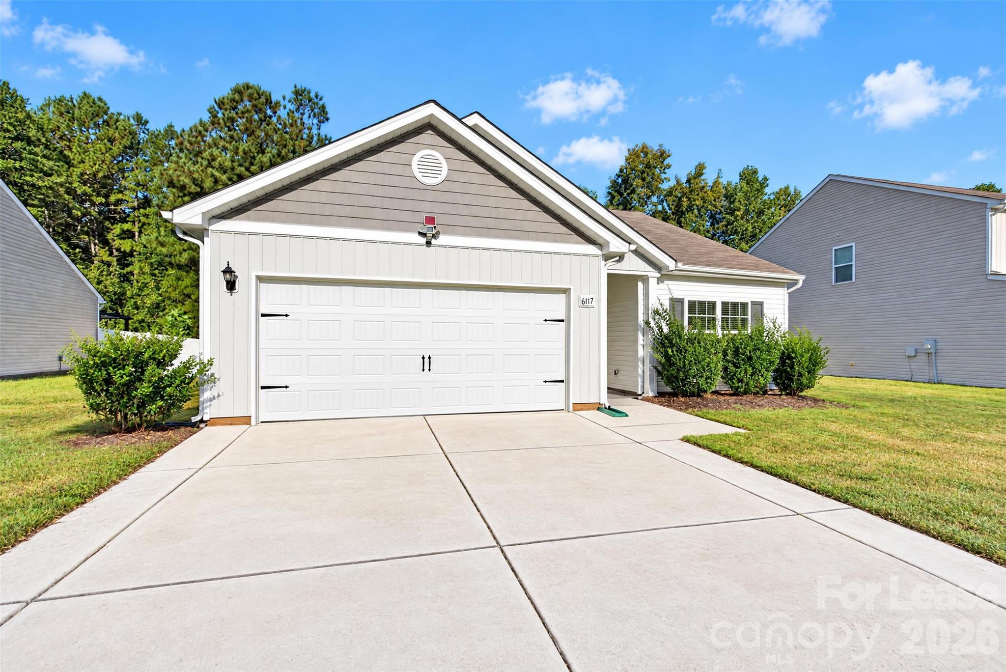 Single Family Residence at 6117 Purbeck Way, Charlotte, photo 2 of 30
