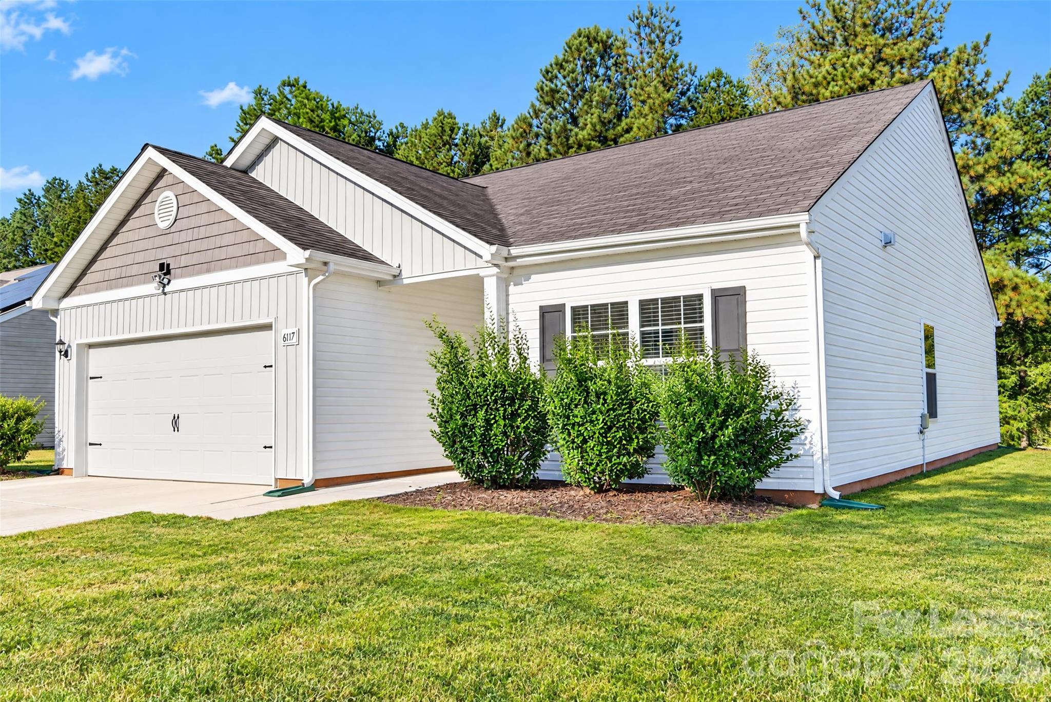 Single Family Residence at 6117 Purbeck Way, Charlotte, photo 3 of 30