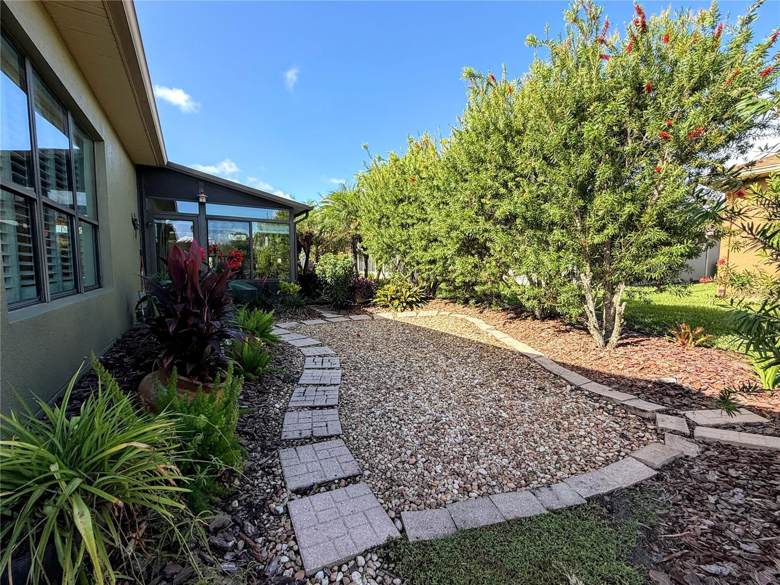 Backyard Gathering Place - 265 INDIAN WELLS AVE, POINCIANA