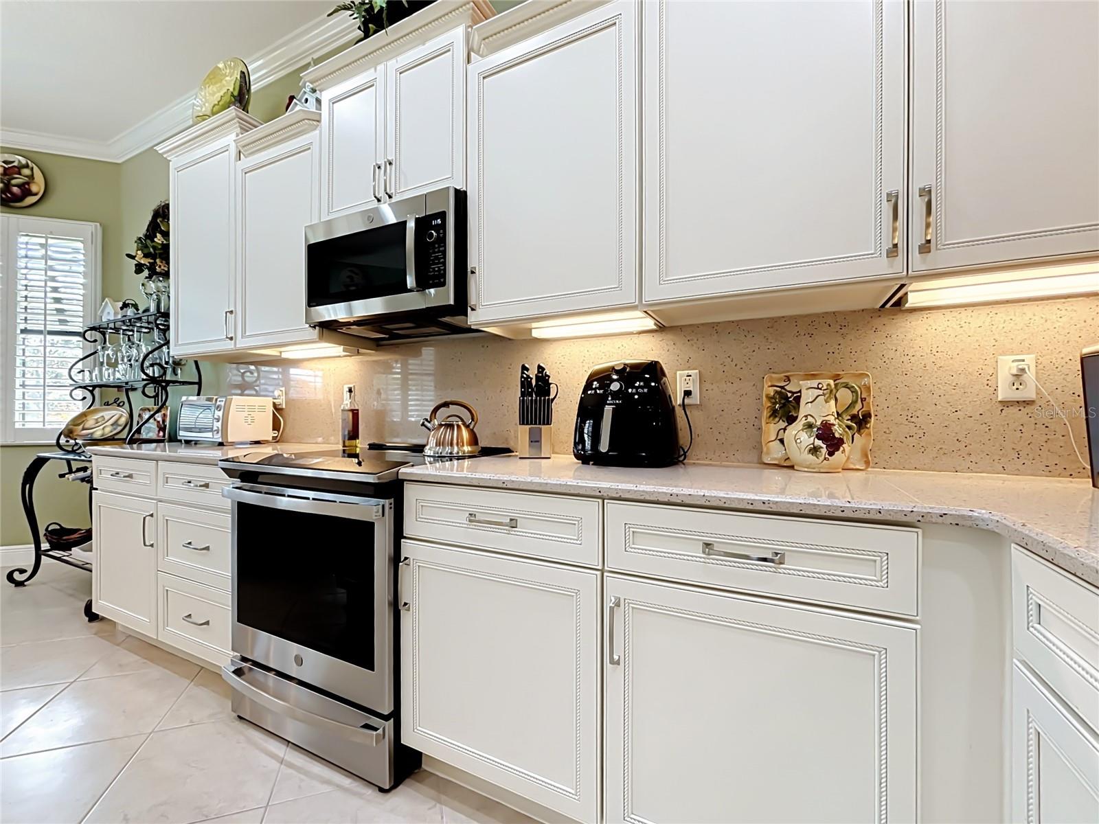 Plenty of Counter Space - 265 INDIAN WELLS AVE, POINCIANA