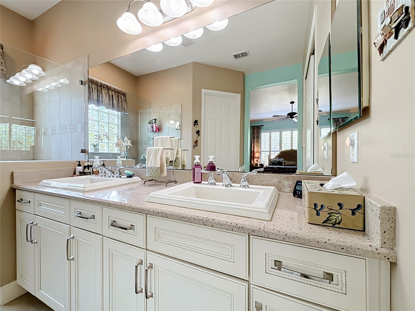 Quartz Counters & Dual Sinks - 265 INDIAN WELLS AVE, POINCIANA
