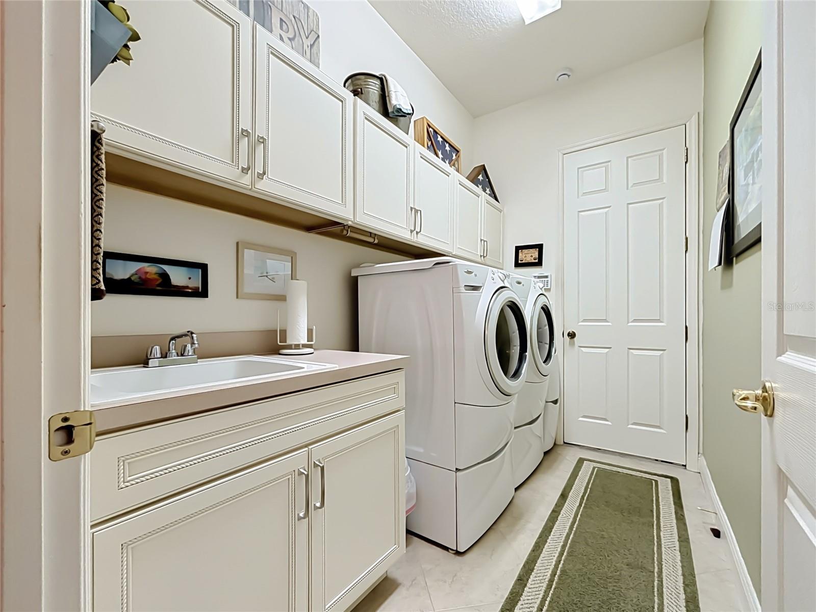 Laundry Room w/ Sink & Cabinets - 265 INDIAN WELLS AVE, POINCIANA