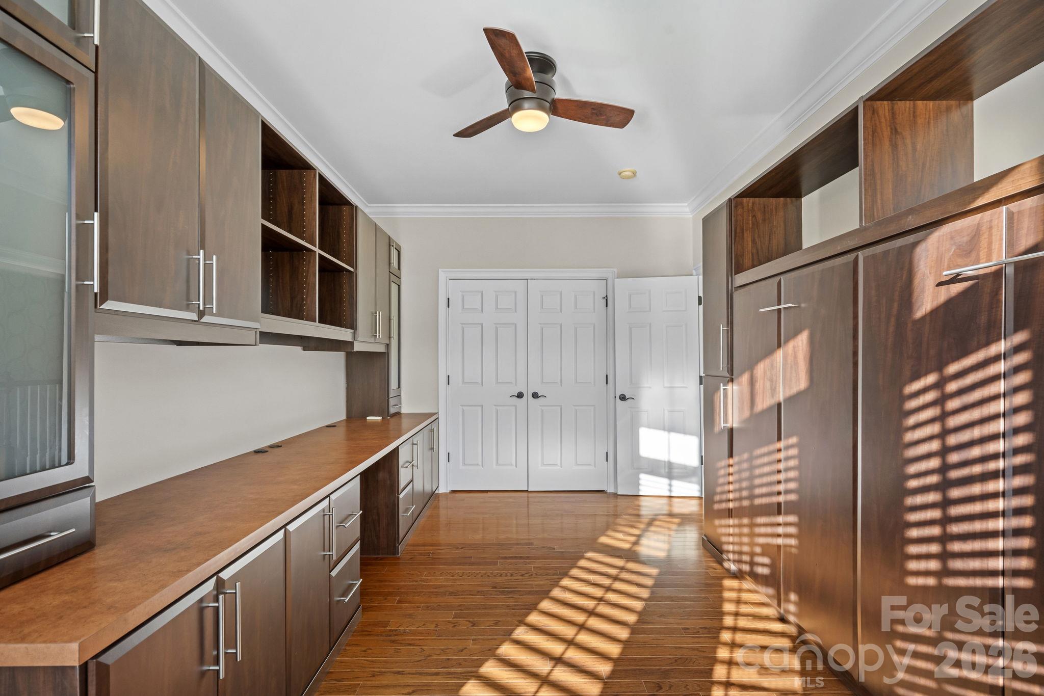 Townhouse at 6830 Louisburg Square Lane, Charlotte, photo 24 of 39