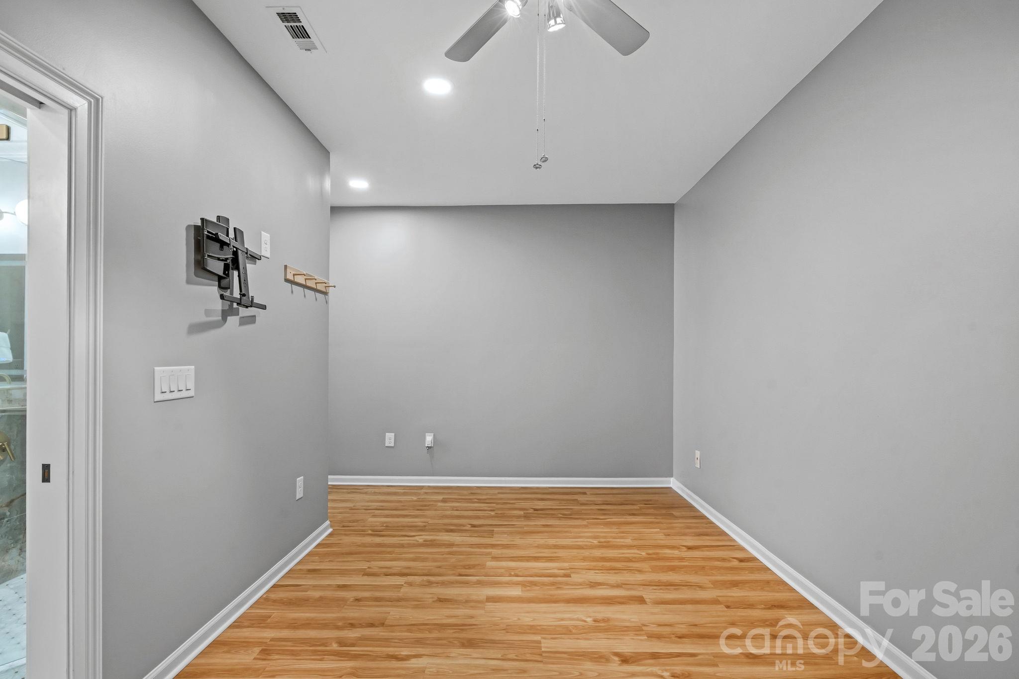 Flex space - 6830 Louisburg Square Lane, Charlotte