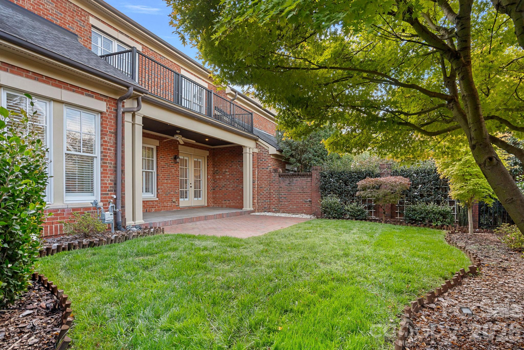 Private backyard - 6830 Louisburg Square Lane, Charlotte