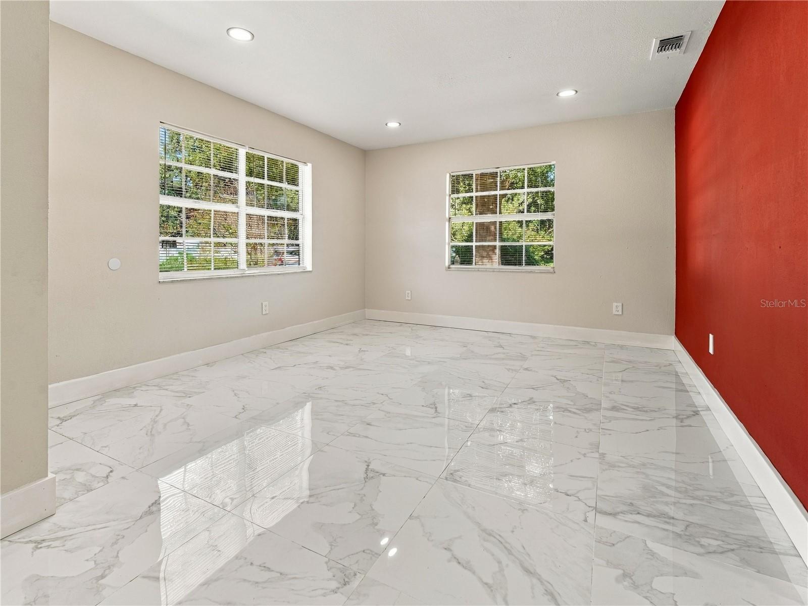 Single Family Residence at 1507 W PERDIZ ST, TAMPA, photo 8 of 37