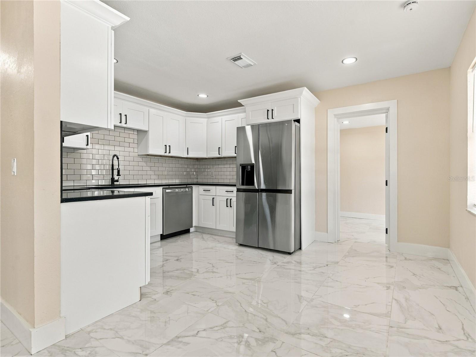 Single Family Residence at 1507 W PERDIZ ST, TAMPA, photo 14 of 37