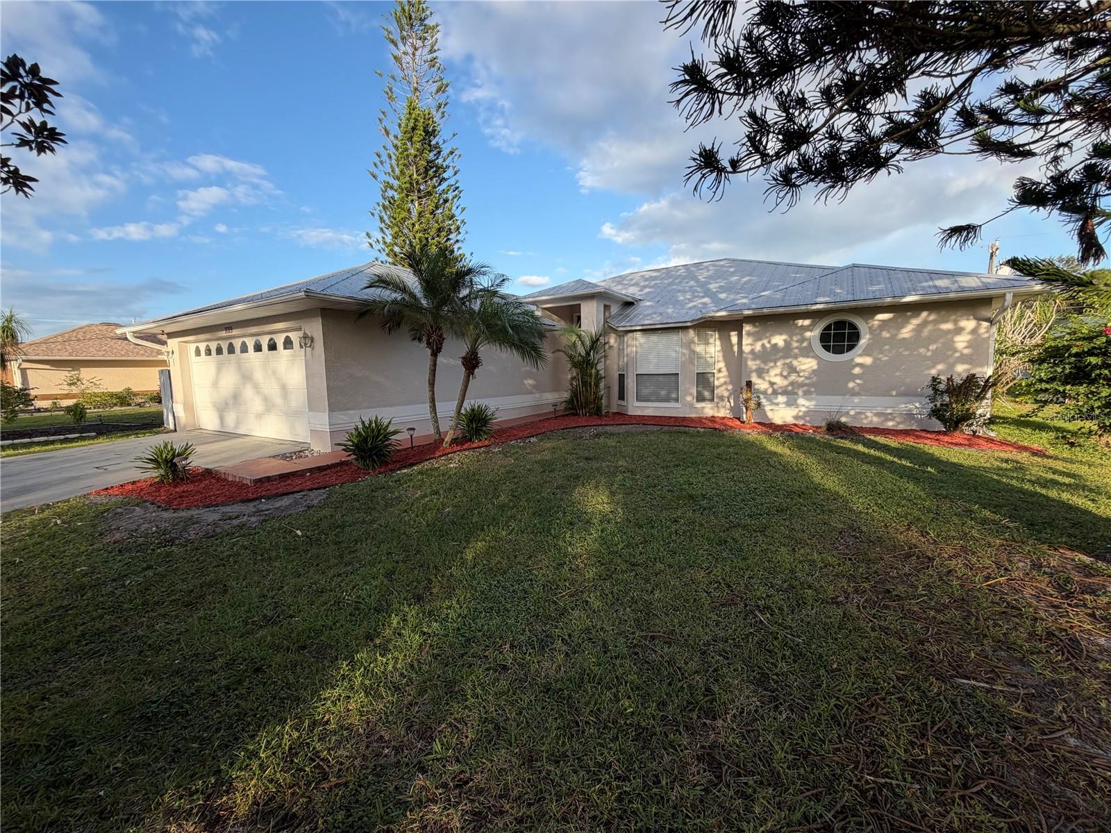 Single Family Residence at 1019 GARDENIA ST, SEBASTIAN, photo 2 of 23
