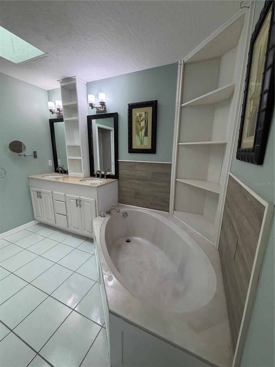 Master Bath - 1019 GARDENIA ST, SEBASTIAN