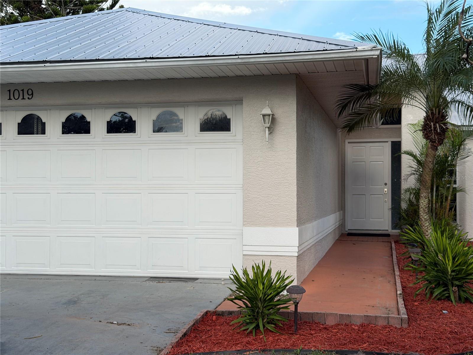 Walk Way to front door - 1019 GARDENIA ST, SEBASTIAN