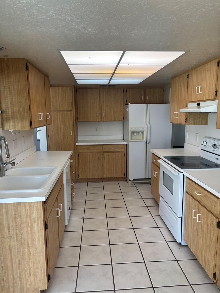 Single Family Residence at 4202 PASADENA CIR, SARASOTA, photo 5 of 7