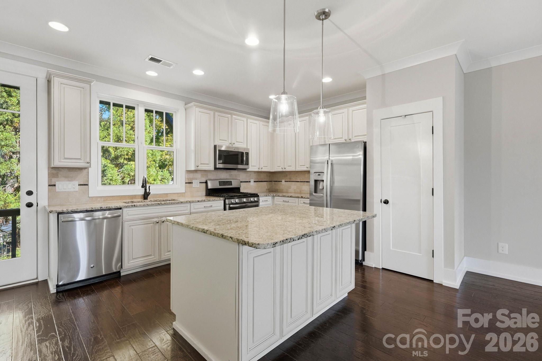 Townhouse at 1644 Kenilworth Avenue, Charlotte, photo 4 of 44