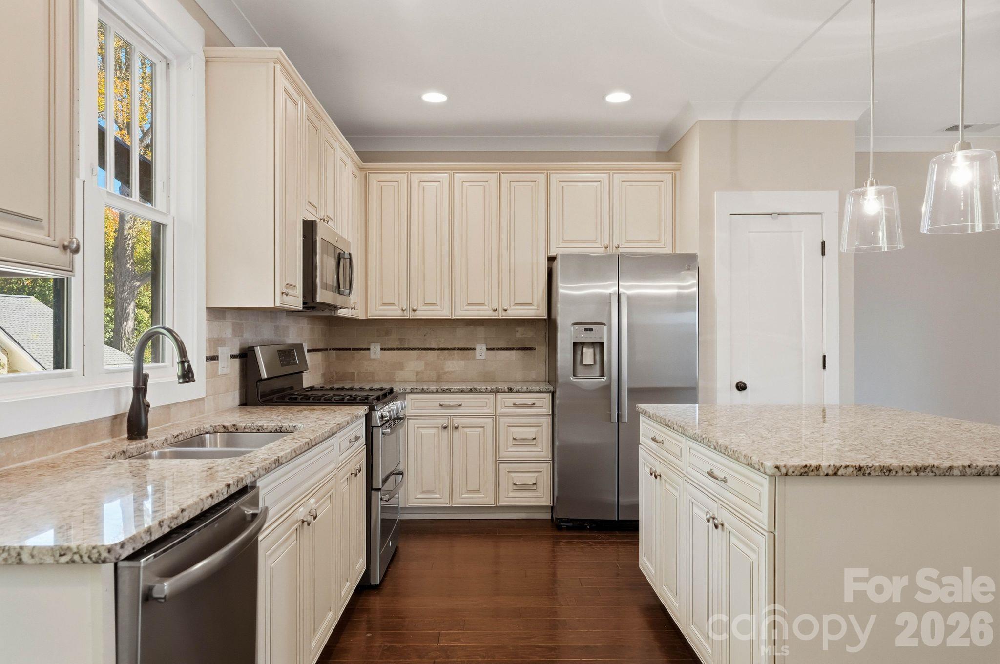 Townhouse at 1644 Kenilworth Avenue, Charlotte, photo 7 of 44