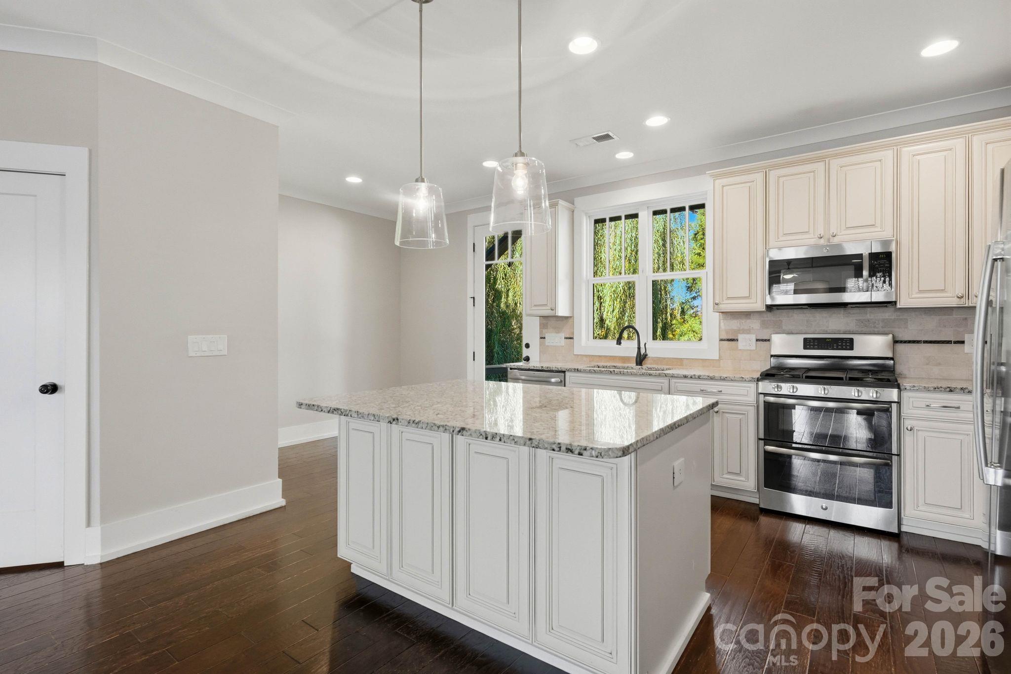 Townhouse at 1644 Kenilworth Avenue, Charlotte, photo 9 of 44