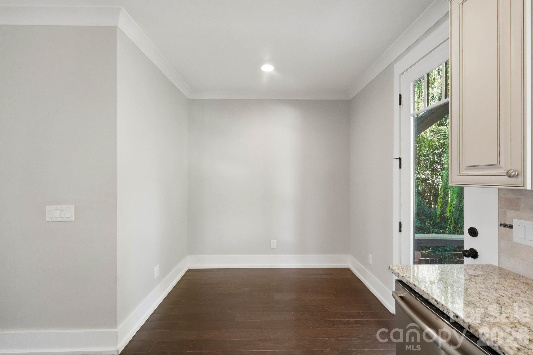 Eat-in Breakfast Area - 1644 Kenilworth Avenue, Charlotte