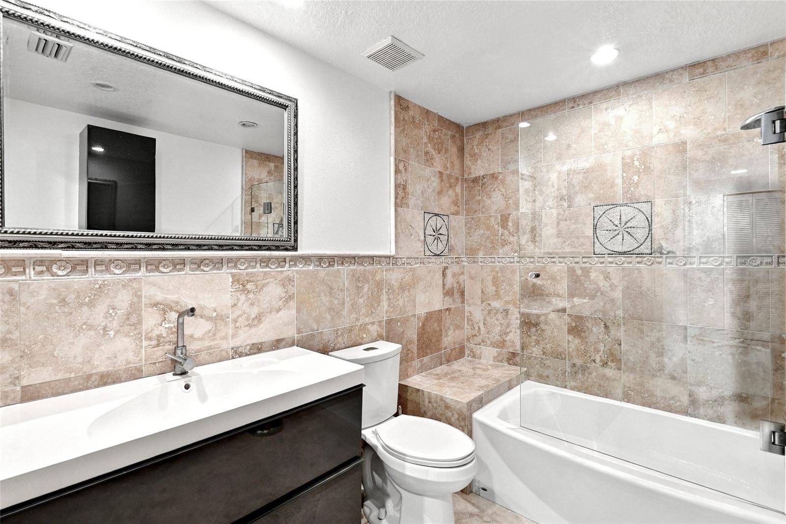 guest bath - 4780 DOLPHIN CAY LN S #102, ST PETERSBURG
