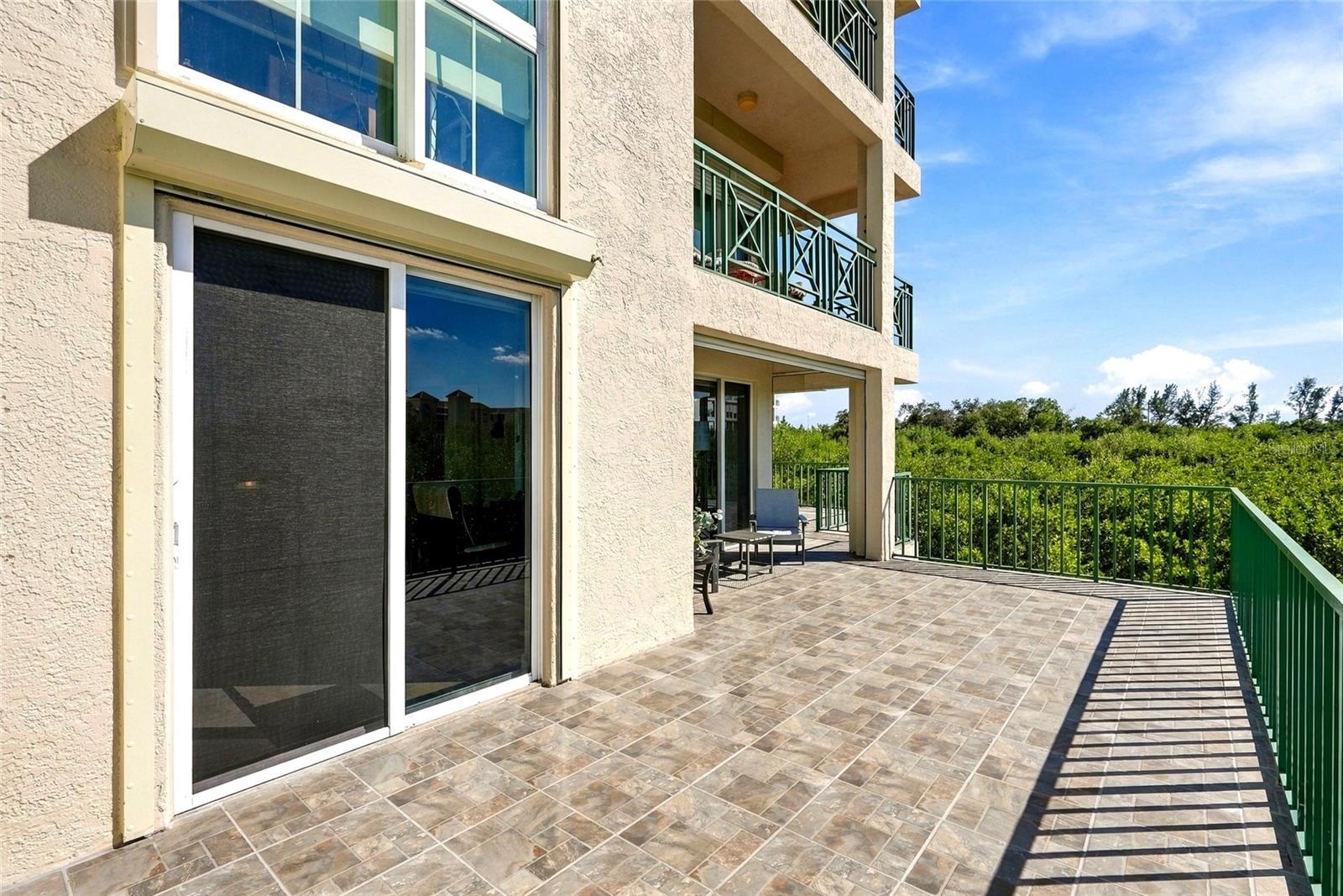 approx 1000 sf of outdoor space! - 4780 DOLPHIN CAY LN S #102, ST PETERSBURG