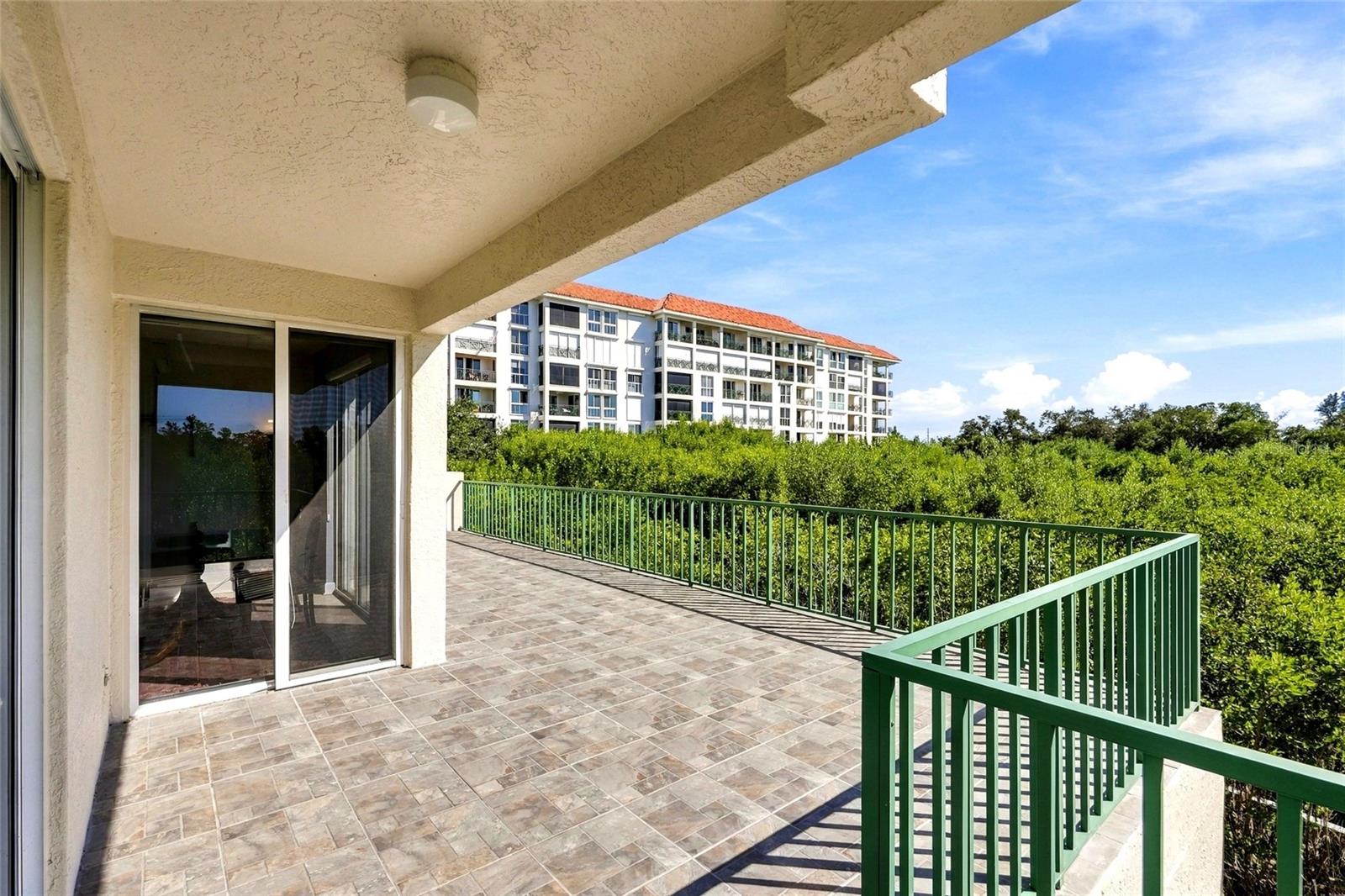 Condominium at 4780 DOLPHIN CAY LN S #102, ST PETERSBURG, photo 36 of 59