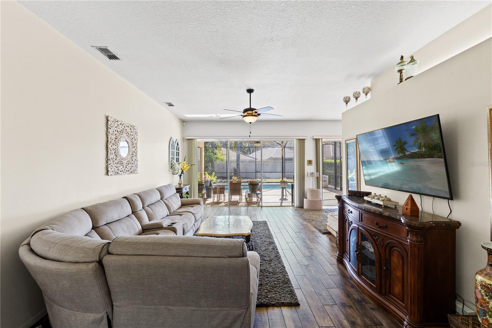 Single Family Residence at 17725 NATHANS DR, TAMPA, photo 5 of 58