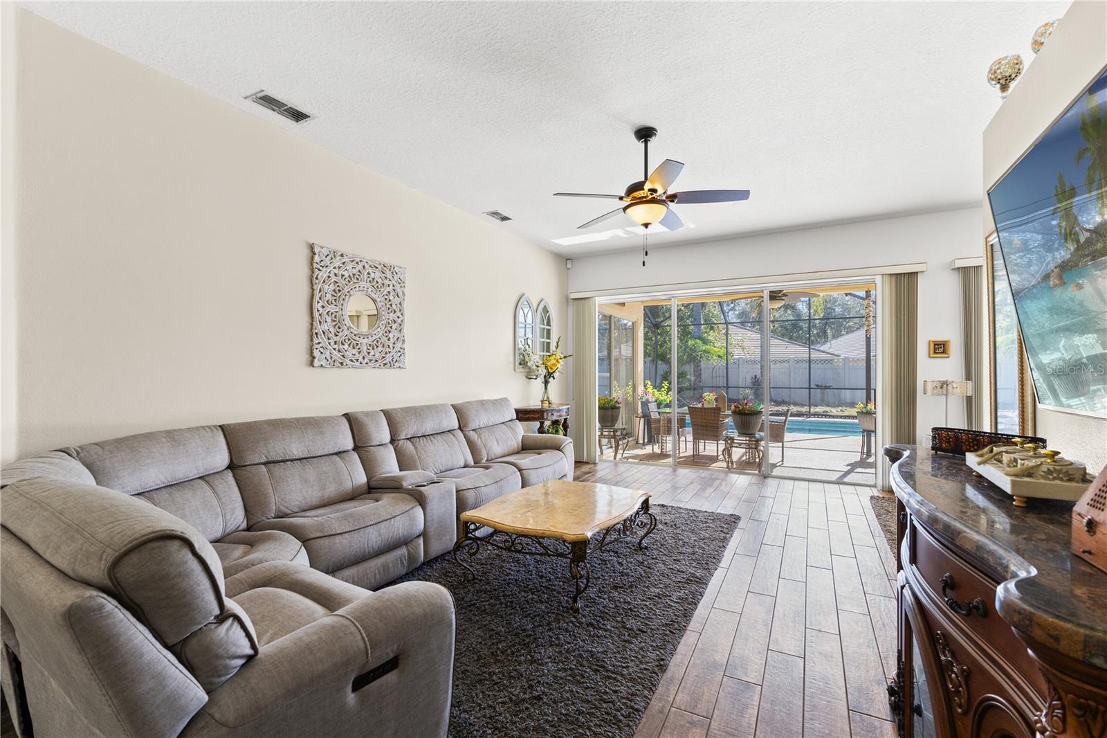 Single Family Residence at 17725 NATHANS DR, TAMPA, photo 6 of 58