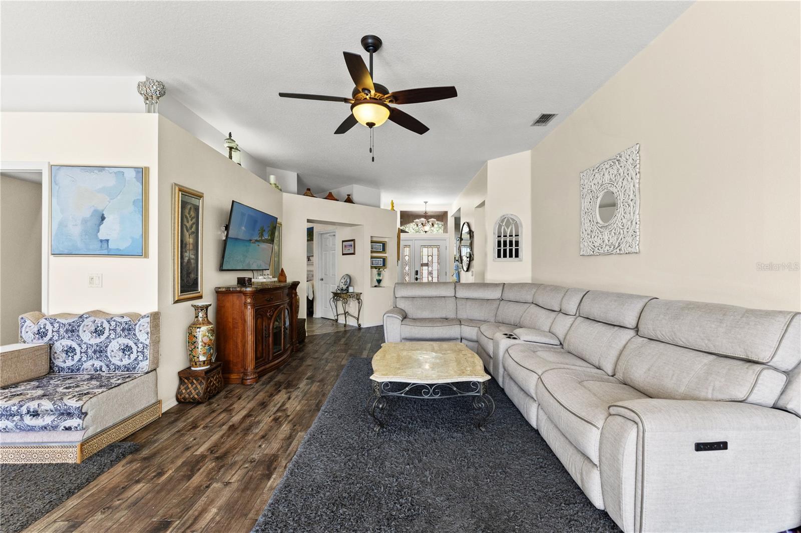 Single Family Residence at 17725 NATHANS DR, TAMPA, photo 8 of 58