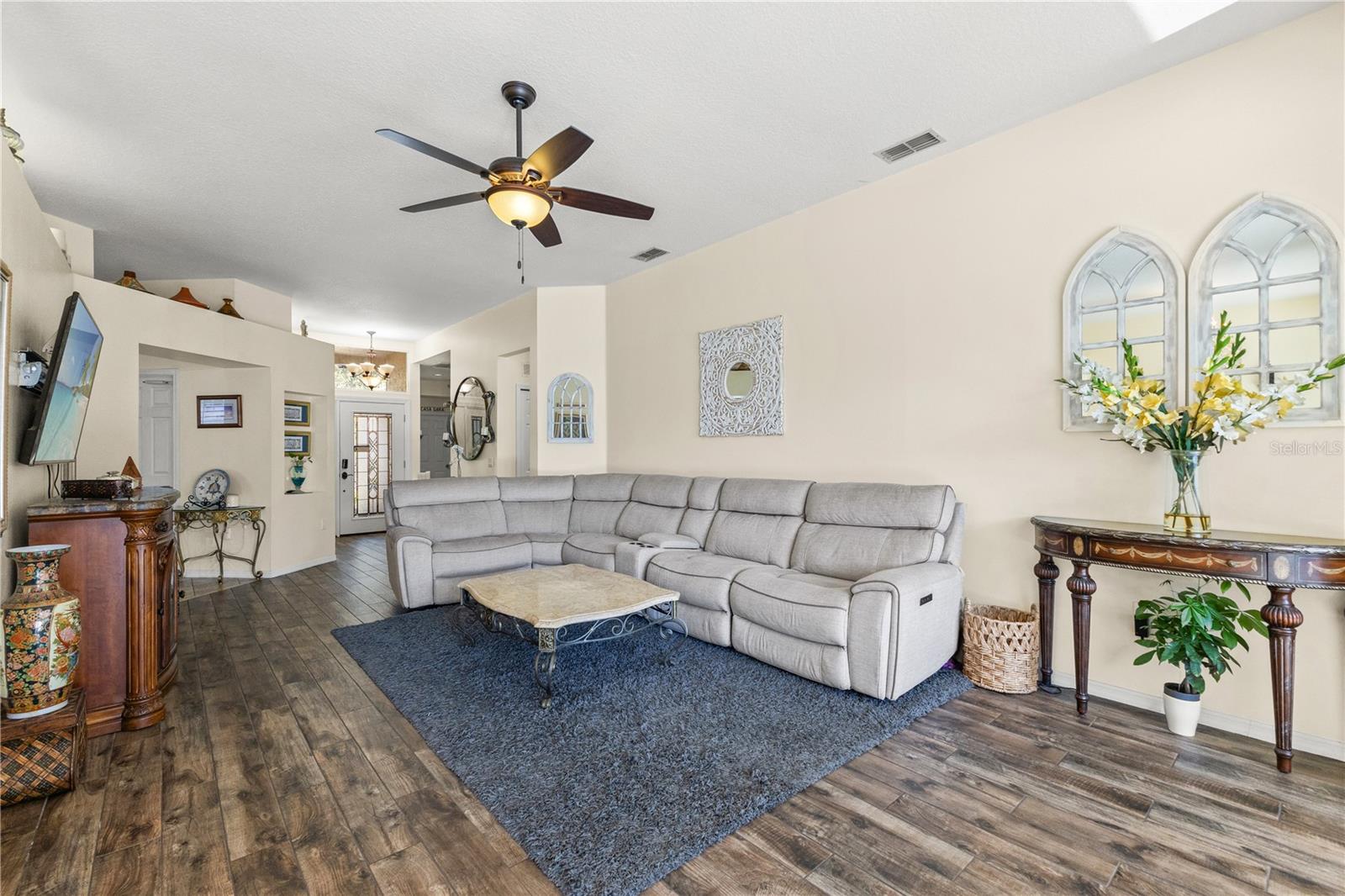 Single Family Residence at 17725 NATHANS DR, TAMPA, photo 9 of 58
