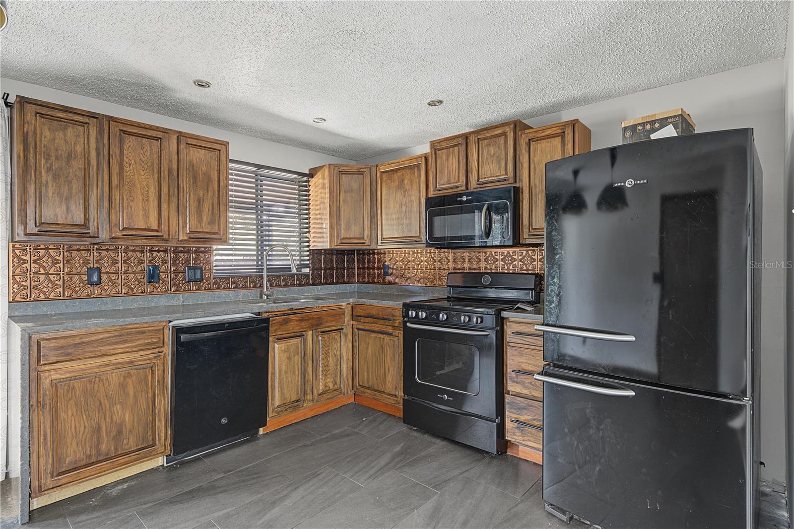 Single Family Residence at 608 TIMBER BAY CIR E, OLDSMAR, photo 8 of 36
