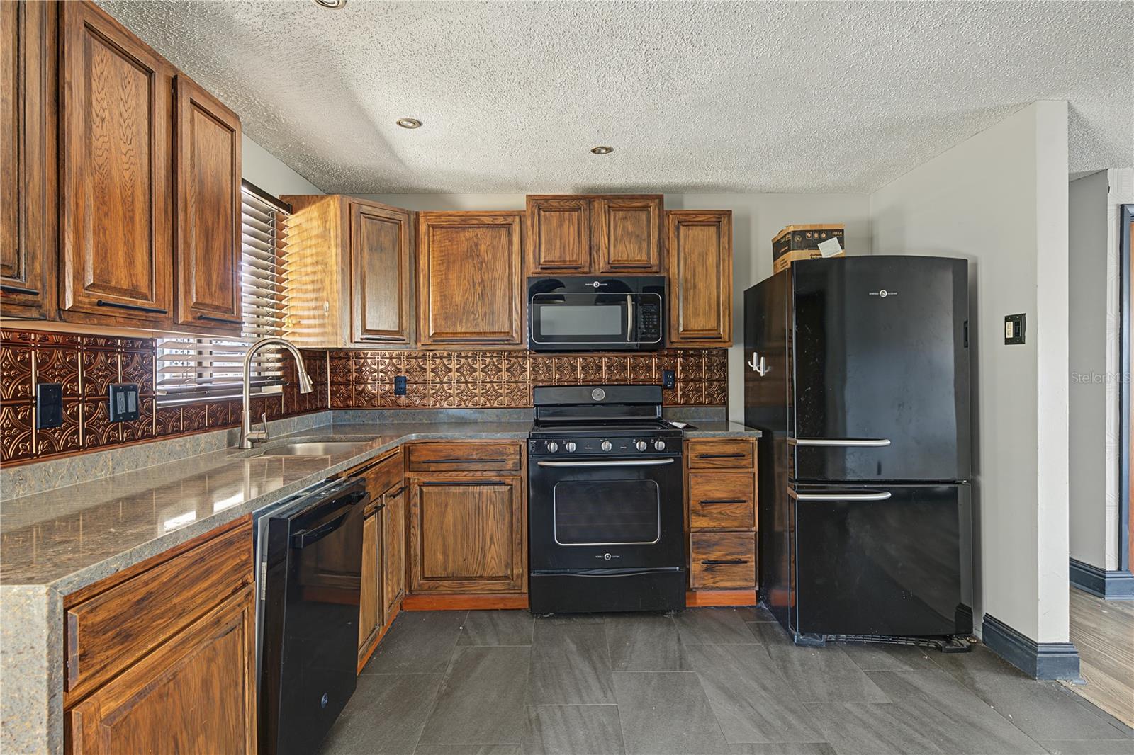 Single Family Residence at 608 TIMBER BAY CIR E, OLDSMAR, photo 9 of 36
