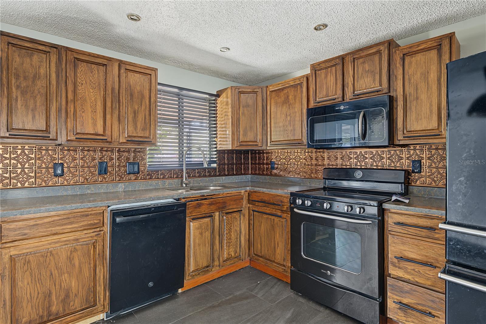 Single Family Residence at 608 TIMBER BAY CIR E, OLDSMAR, photo 10 of 36