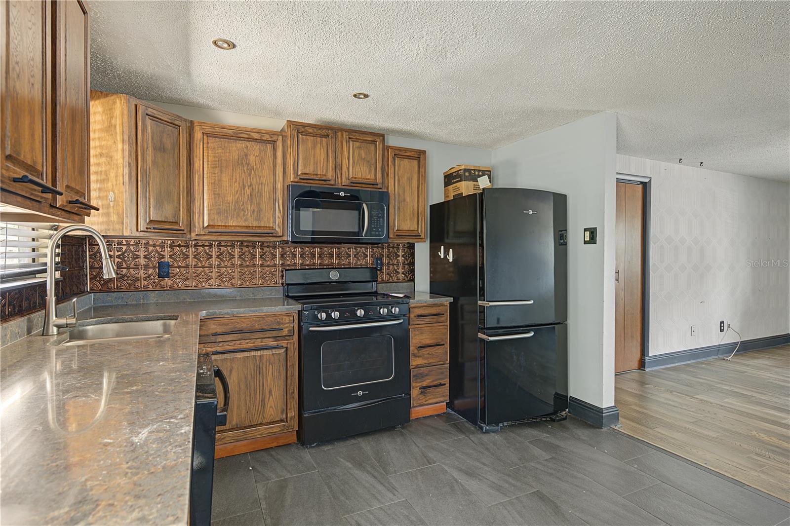 Single Family Residence at 608 TIMBER BAY CIR E, OLDSMAR, photo 11 of 36