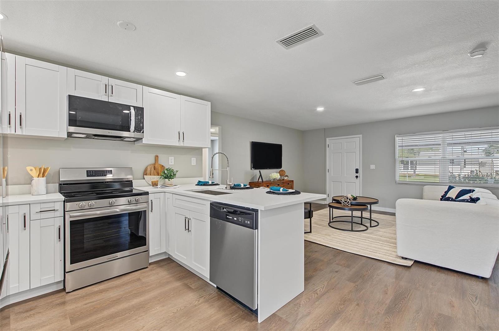 Single Family Residence at 548 FRANDOR PL, APOLLO BEACH, photo 11 of 45