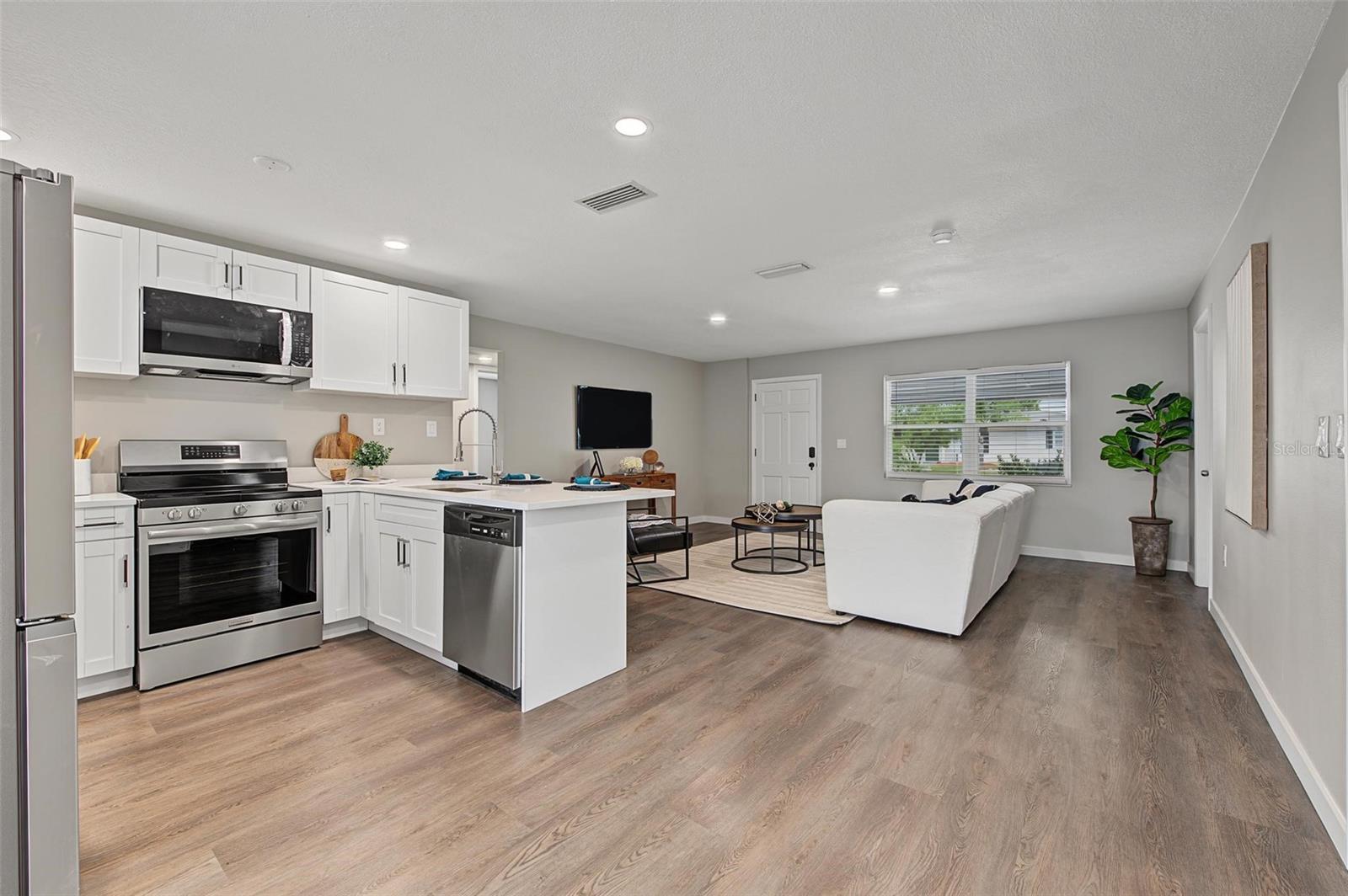 Single Family Residence at 548 FRANDOR PL, APOLLO BEACH, photo 12 of 45