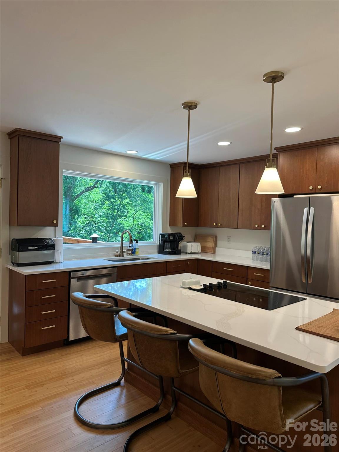 Single Family Residence at 10 Oakwood Drive, Weaverville, photo 11 of 29