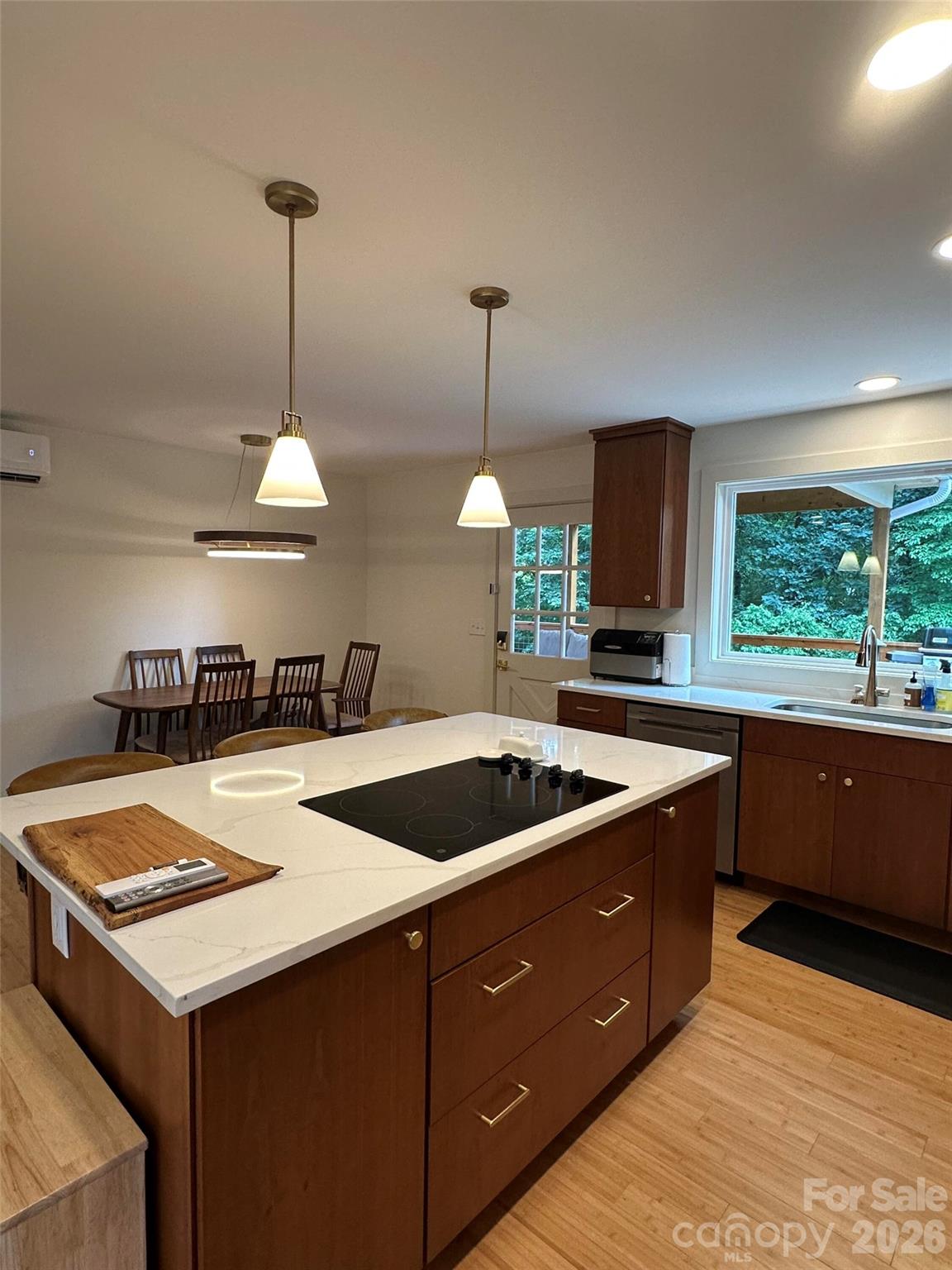 Single Family Residence at 10 Oakwood Drive, Weaverville, photo 12 of 29