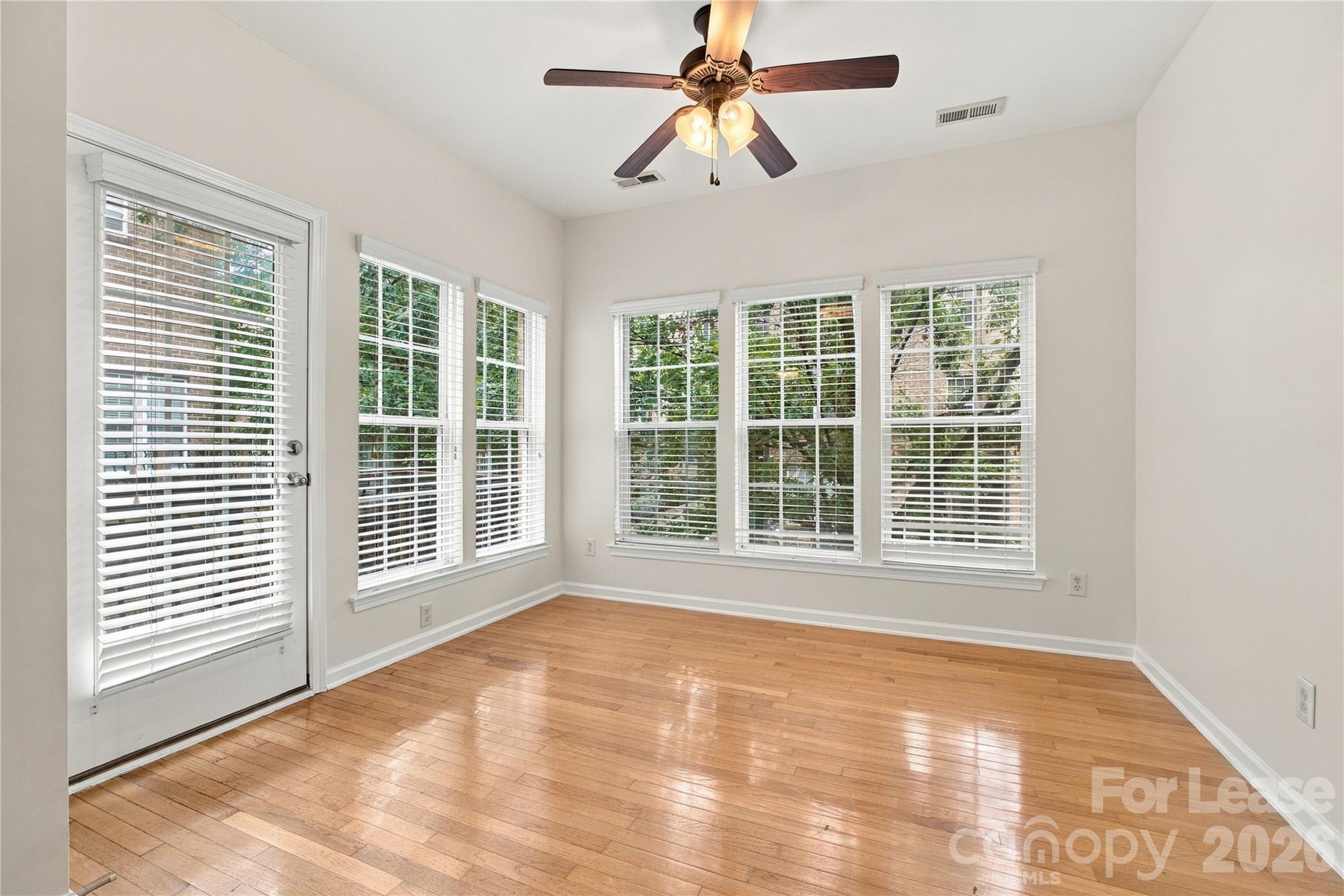 Townhouse at 261 Lincoln Street, Charlotte, photo 7 of 18
