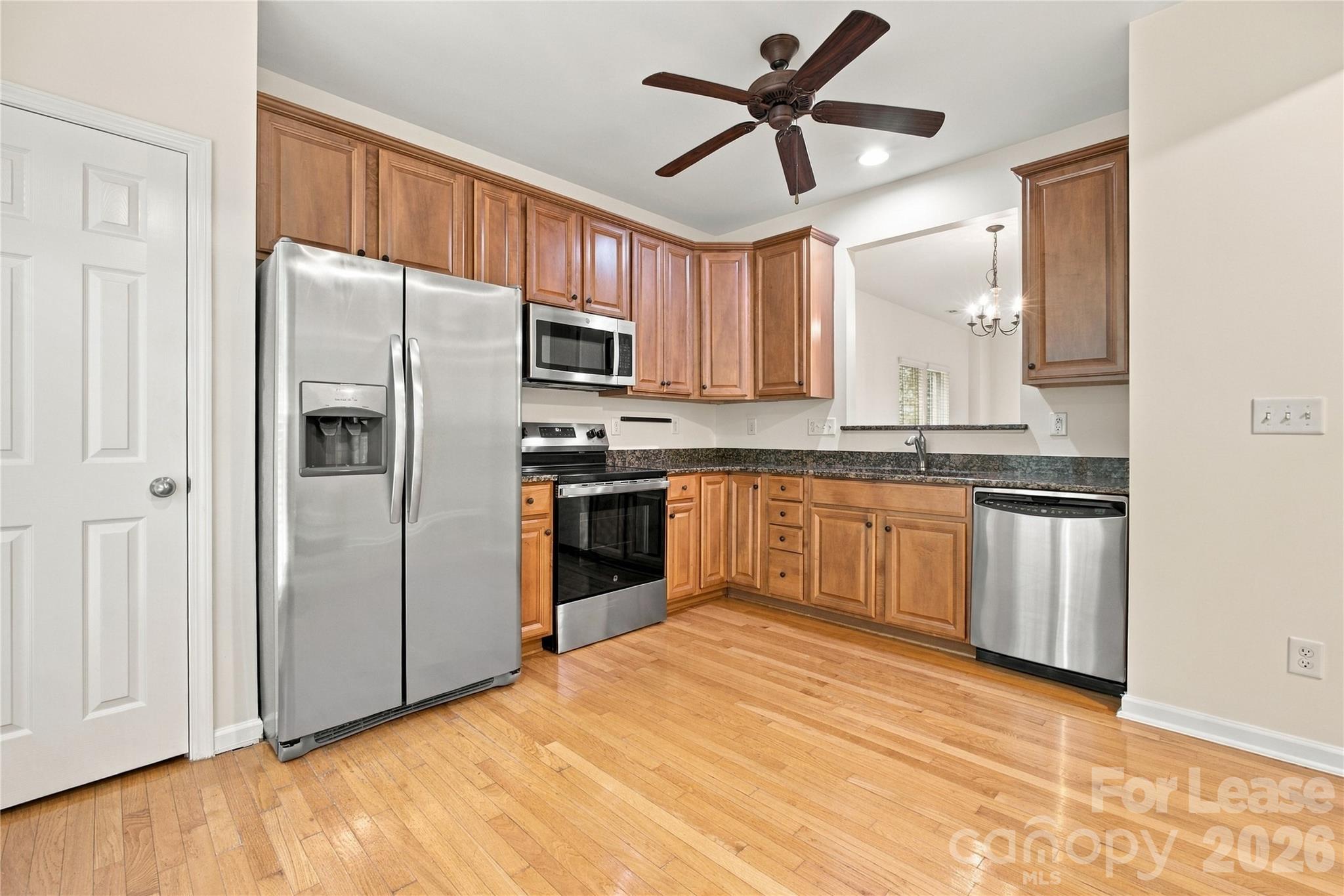 Townhouse at 261 Lincoln Street, Charlotte, photo 9 of 18