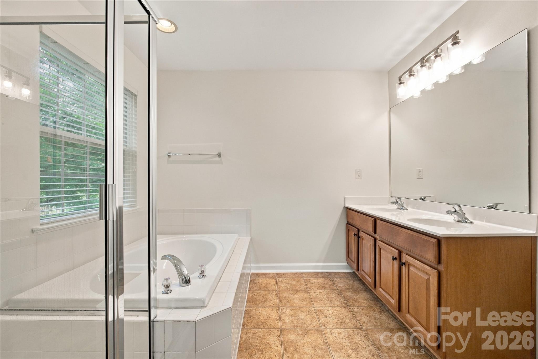 Townhouse at 261 Lincoln Street, Charlotte, photo 16 of 18