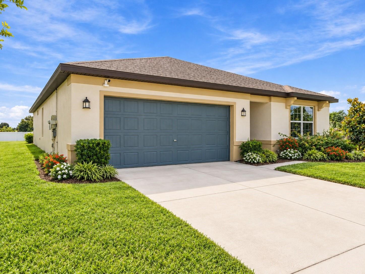 901 GOLDEN SHINER AVE