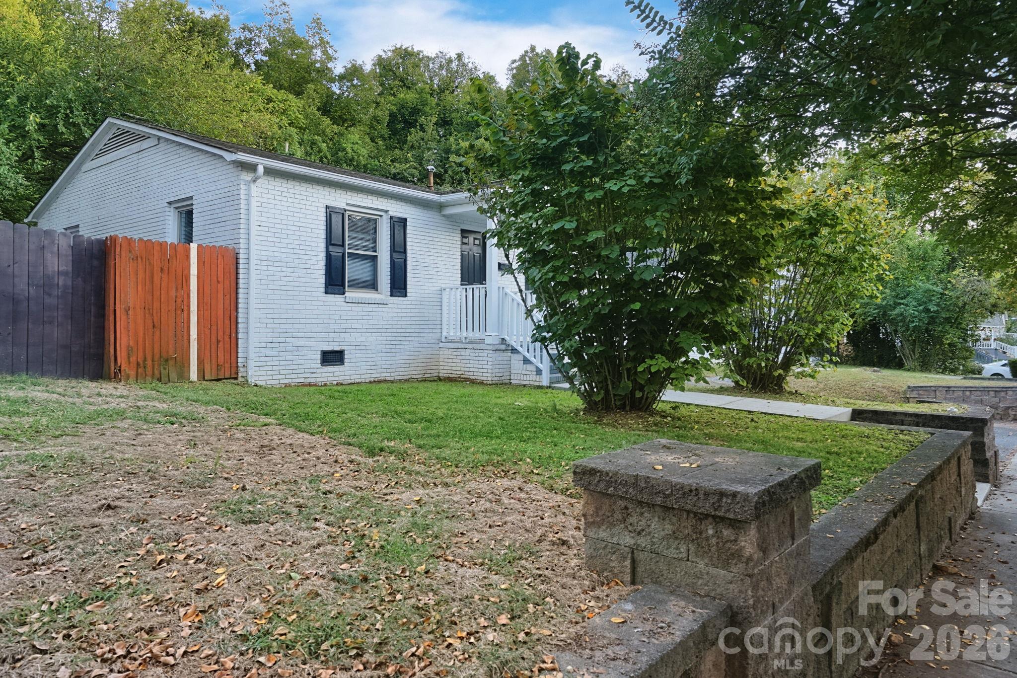 Single Family Residence at 1312 Seigle Avenue, Charlotte, photo 2 of 24