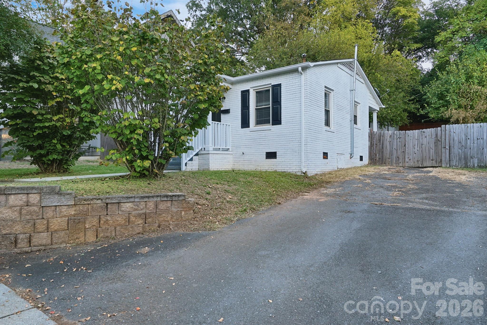 Single Family Residence at 1312 Seigle Avenue, Charlotte, photo 3 of 24