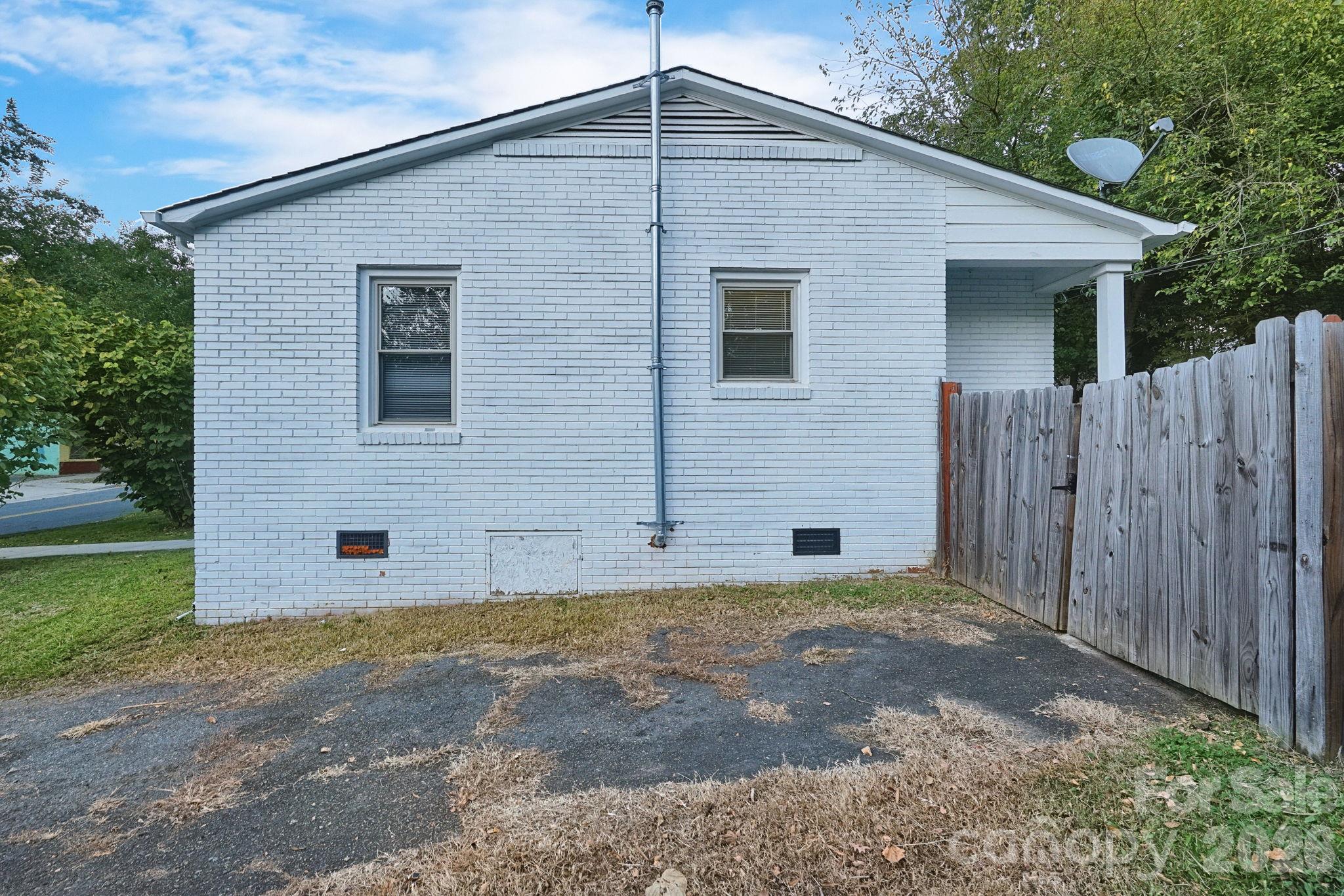 Single Family Residence at 1312 Seigle Avenue, Charlotte, photo 18 of 24