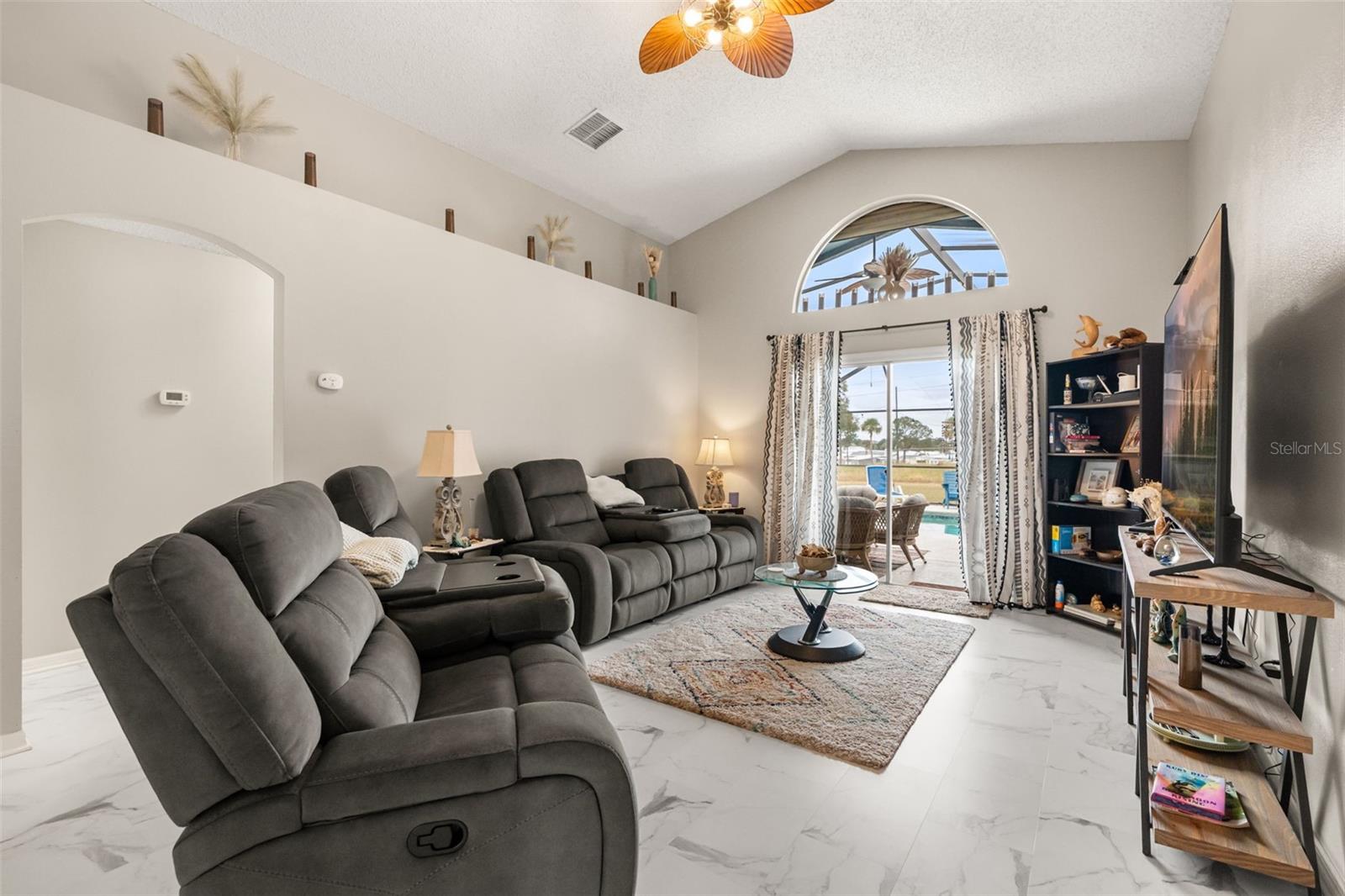 Living room - 551 MAJESTY DR, DAVENPORT
